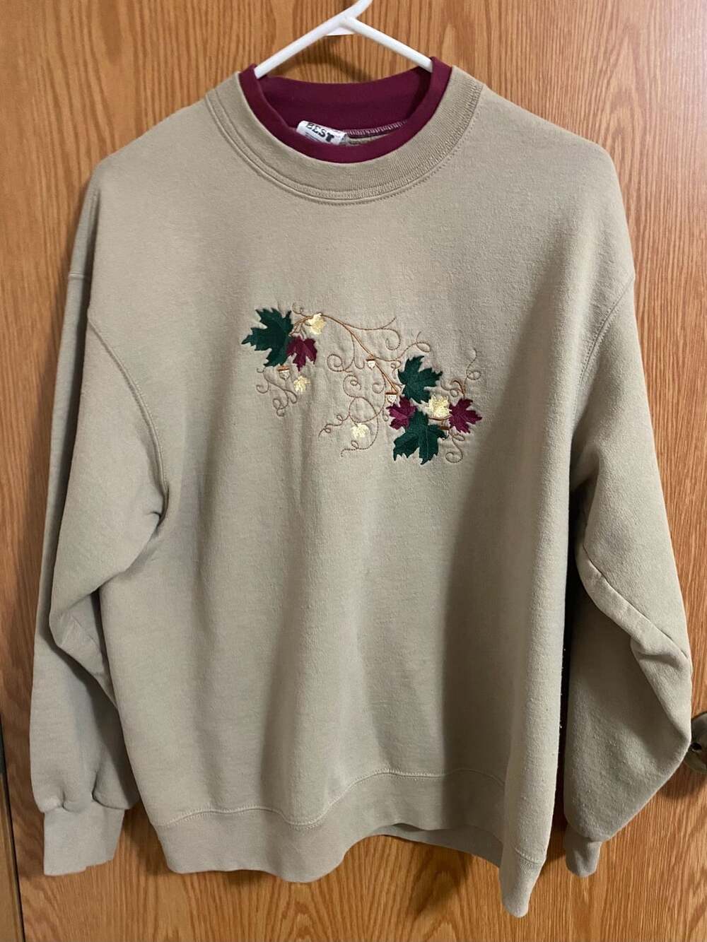 Fruit Of The Loom Best Embroidered Leaves Sweatshirt Size L
